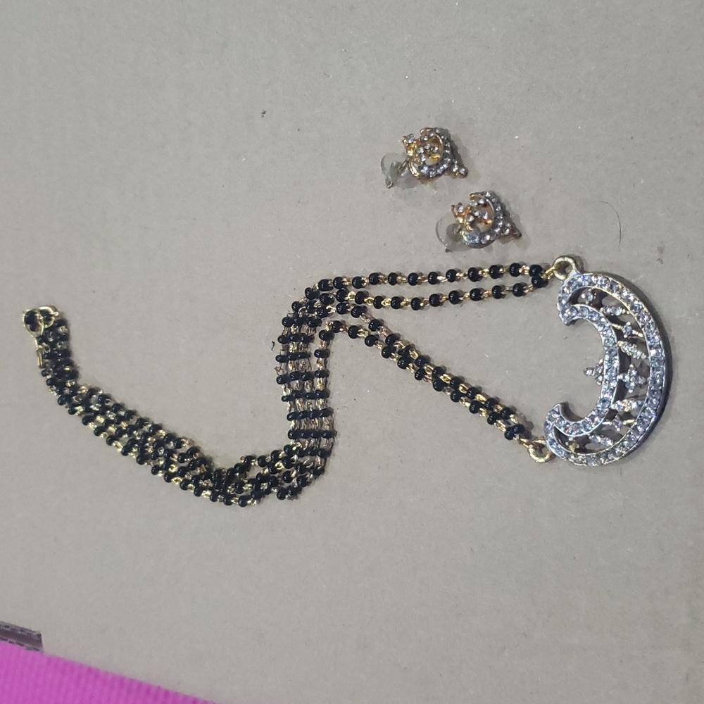 Nackle and earings (Mangalsutra)